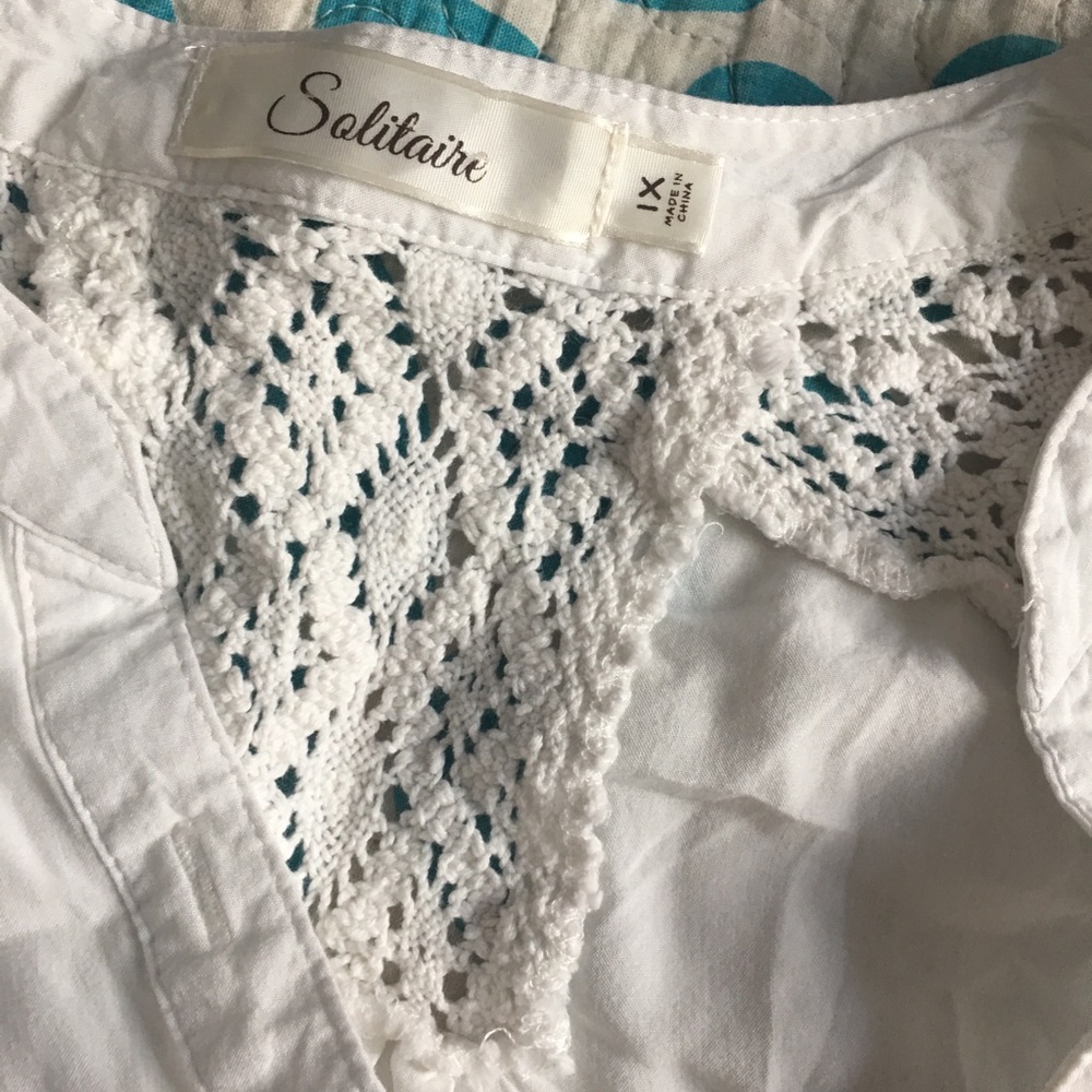 Gorgeous white lace tie front shirt 1X